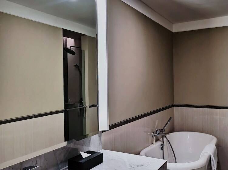 Полулюкс, él Hotel Royale Banyuwangi