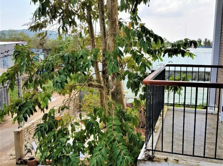 اتاق لوکس با چشم‌انداز باغ, Hung Vuong Resort