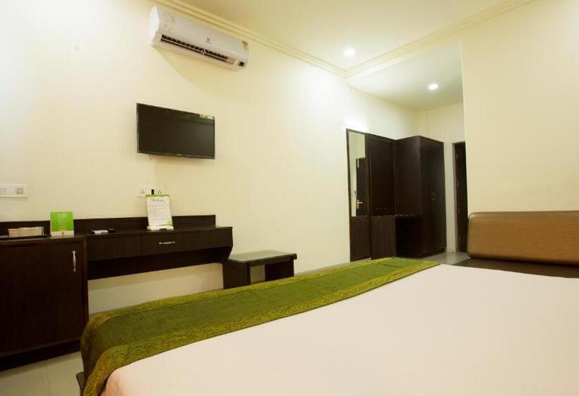 Номер Deluxe, Treebo Dee Intercontinental Amritsar