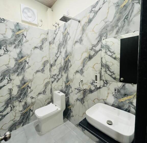 اتاق استاندارد, Log Inn Banaras