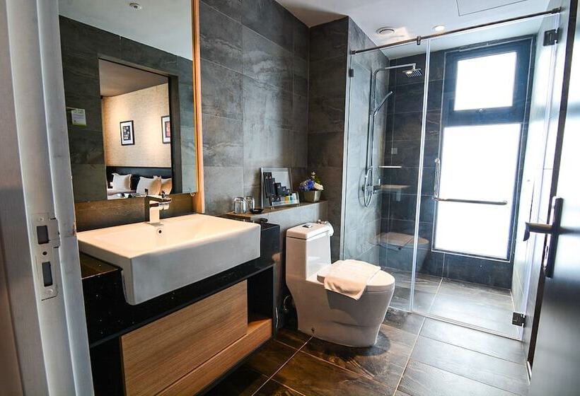 سوییت لوکس, The Granite Luxury