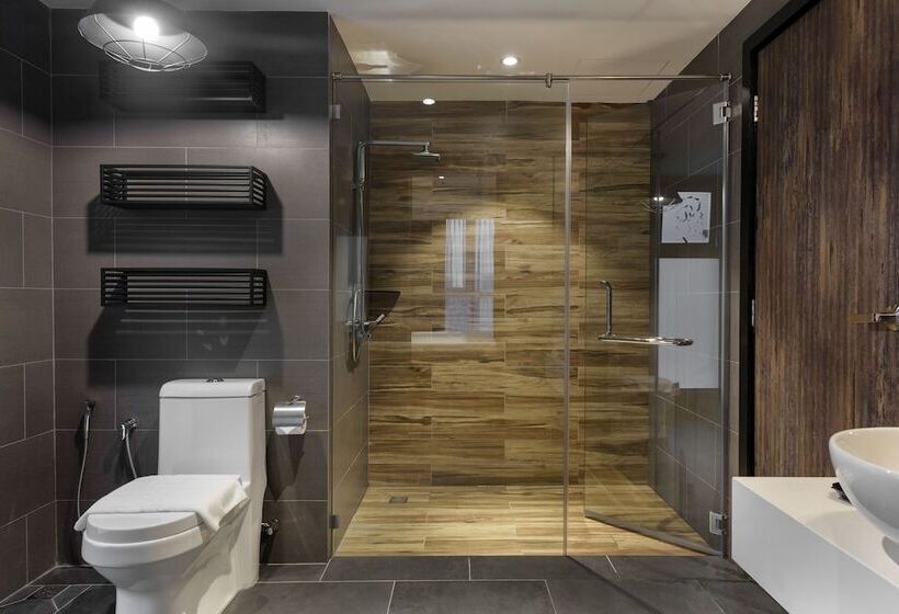 سوئیت کلاسیک, The Granite Luxury