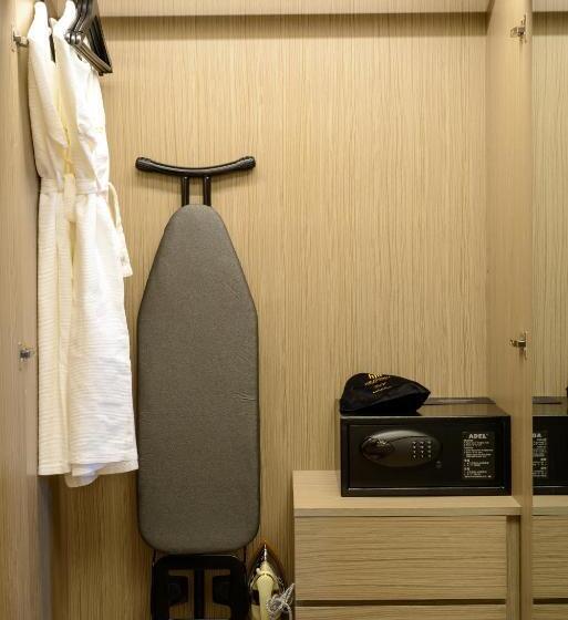 سوییت لوکس, The Granite Luxury