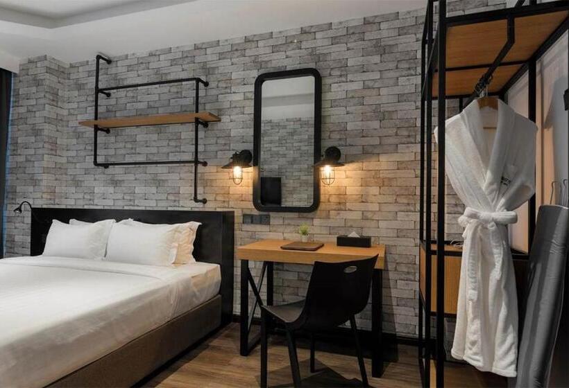 سوئیت کلاسیک, The Granite Luxury