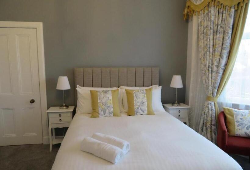 اتاق لوکس با تخت بزرگ, Craigievar Guest House