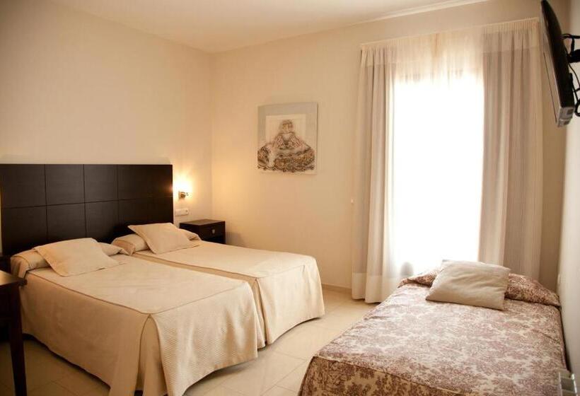 غرفة قياسية ثلاثية, El Capricho