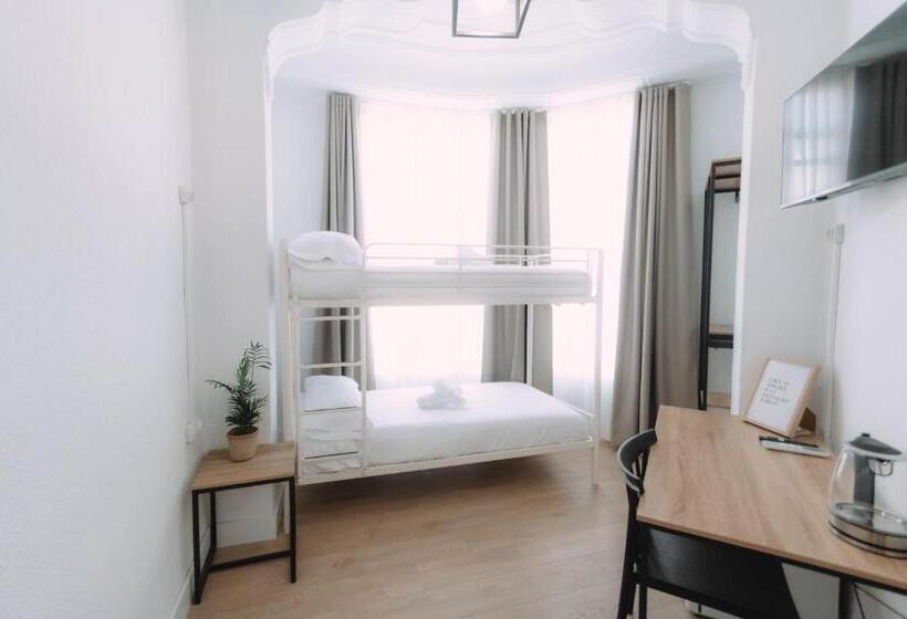 اتاق استاندارد با تختخواب دوطبقه و حمام مشترک, Concept Rooms