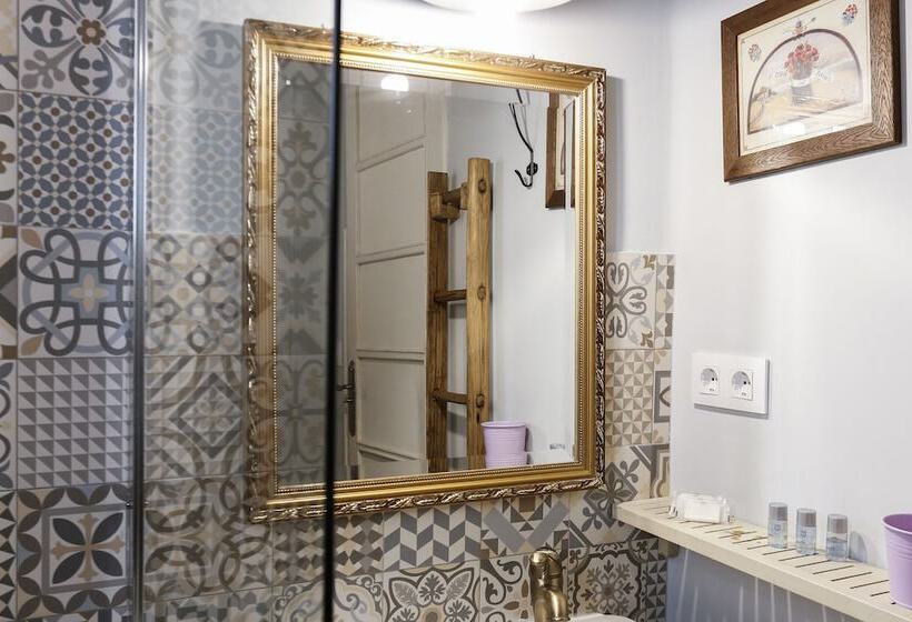 اتاق استاندارد سه نفره, Concept Rooms