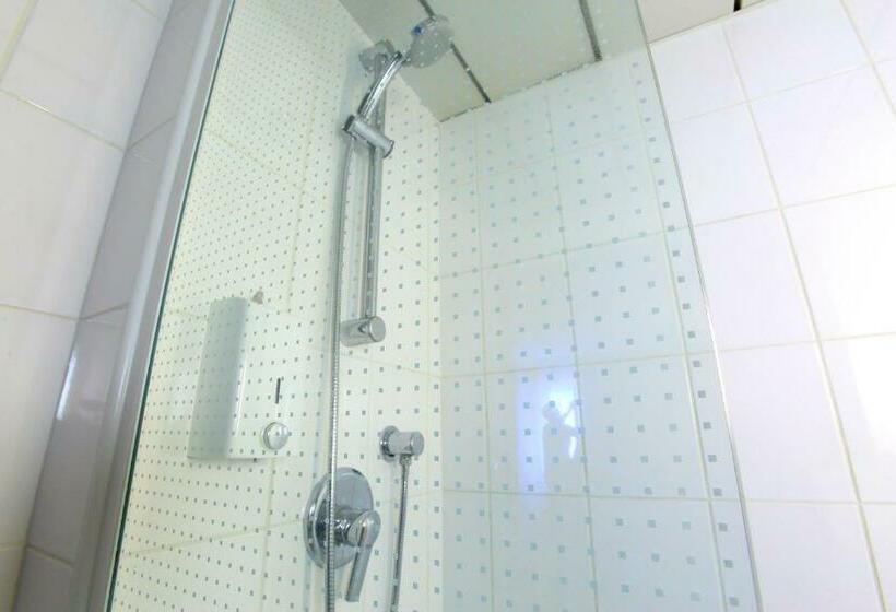 Номер Стандарт, Brit Hotel Calais