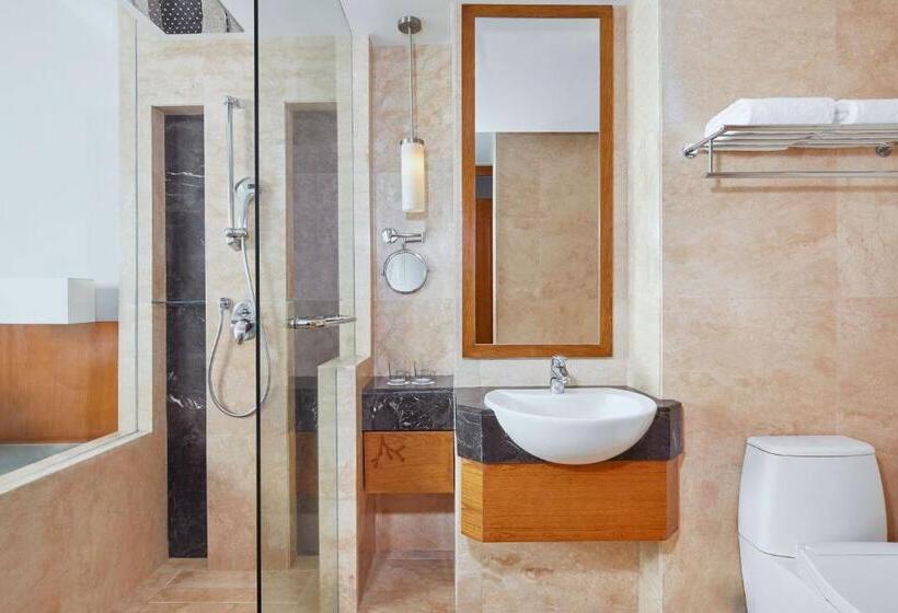 스탠다드 룸 킹사이즈 침대, Four Points By Sheraton Manado
