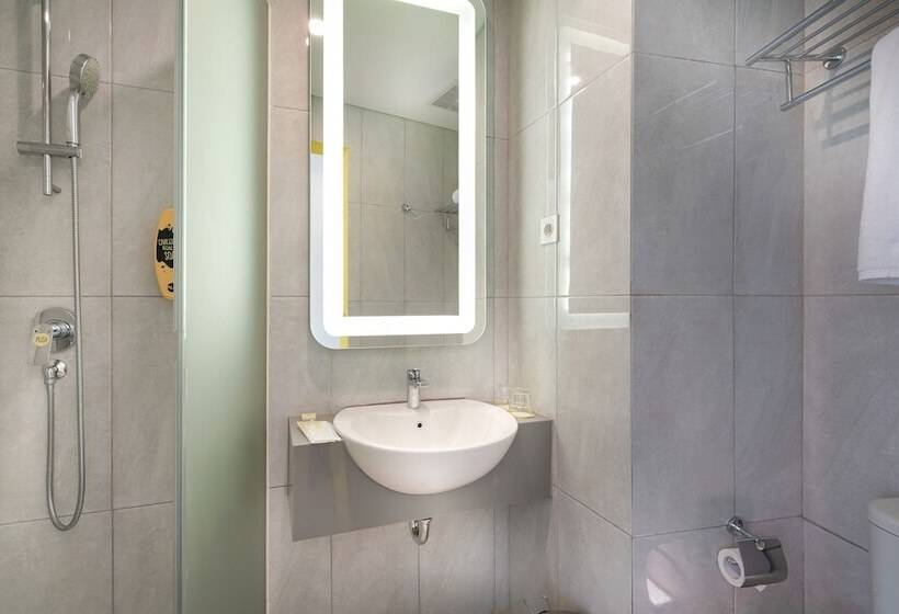 Номер Стандарт, Yello Hotel Manggarai