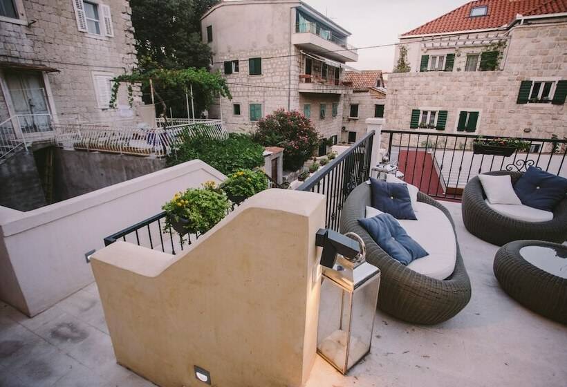 اتاق لوکس با چشم‌انداز شهر, Ibella Luxury Rooms