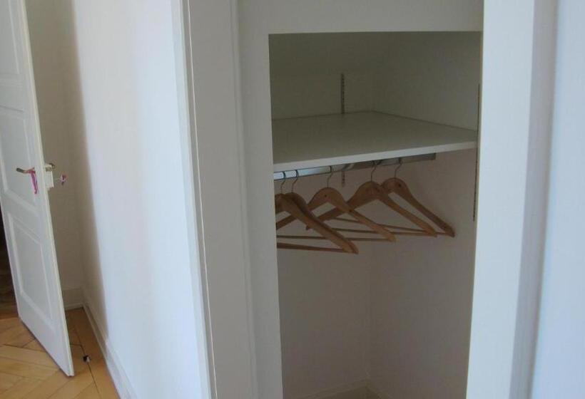 غرفة قياسية حمام مشترك, B&b Laupenring, Basel