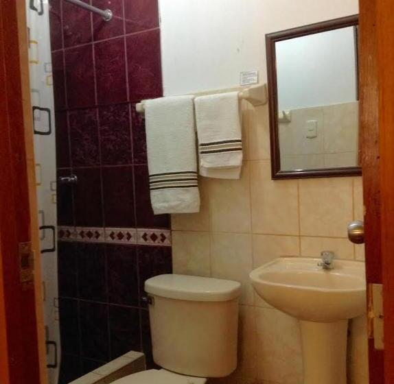 غرفة قياسية ثلاثية, Hostal La Estancia