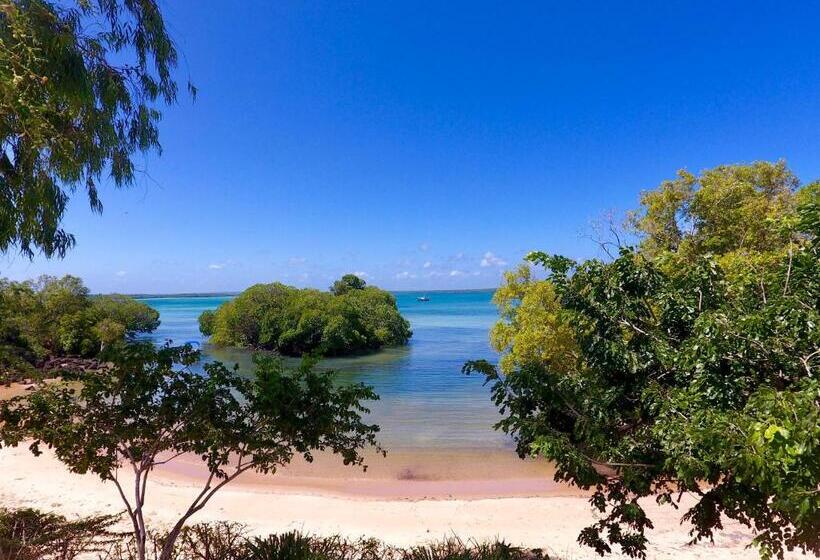 سوئیت با چشم‌انداز, Rock And Sea Resort