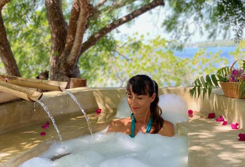 Deluxe Suite King Bed, Rock And Sea Resort