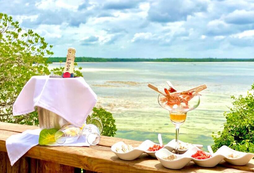 بانگلوی استاندارد با چشم‌انداز دریا, Rock And Sea Resort