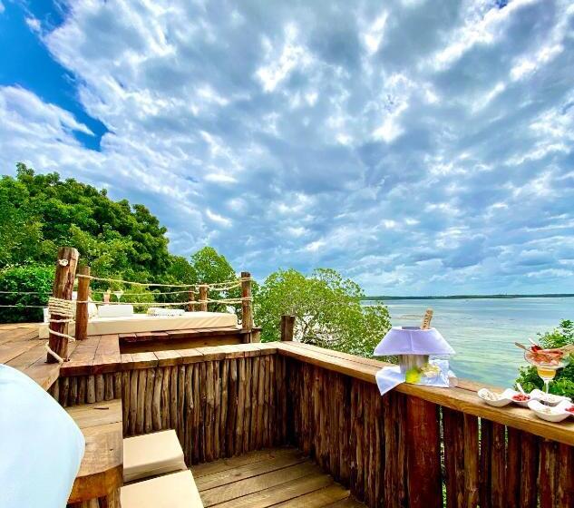 بانگلوی استاندارد با چشم‌انداز دریا, Rock And Sea Resort