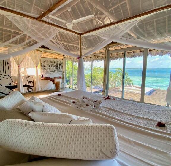بانگلوی استاندارد با چشم‌انداز دریا, Rock And Sea Resort