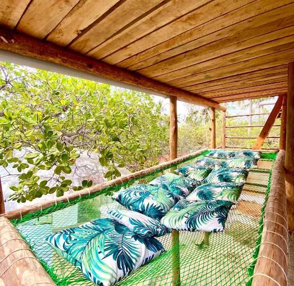 چادر با خدمات رفاهی استاندارد, Rock And Sea Resort