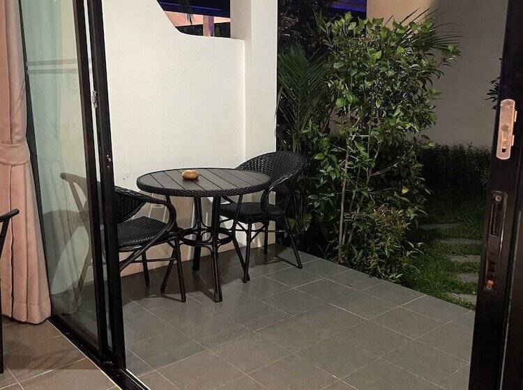 디럭스 룸, Lotus Bleu Resort & Restaurant