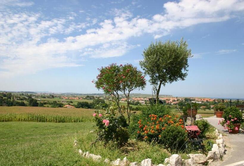 Номер Стандарт с Гидромассажем, Habitaciones Y Estudios  Hotel Posada De Cantabria   Terraza Panorámica  Gintonic Bar