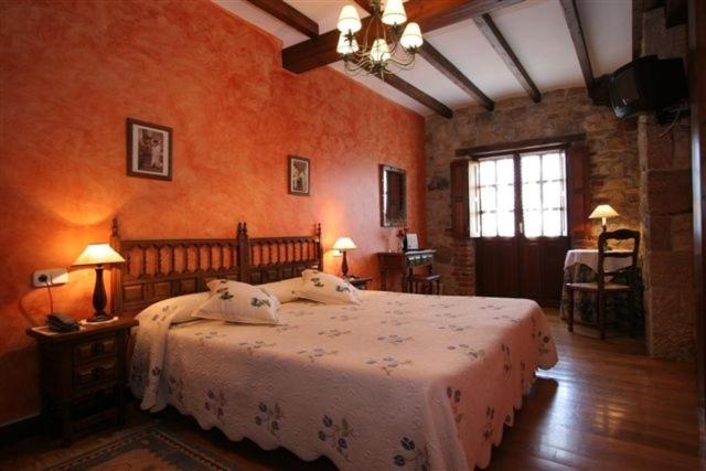 Номер Стандарт с Гидромассажем, Habitaciones Y Estudios  Hotel Posada De Cantabria   Terraza Panorámica  Gintonic Bar