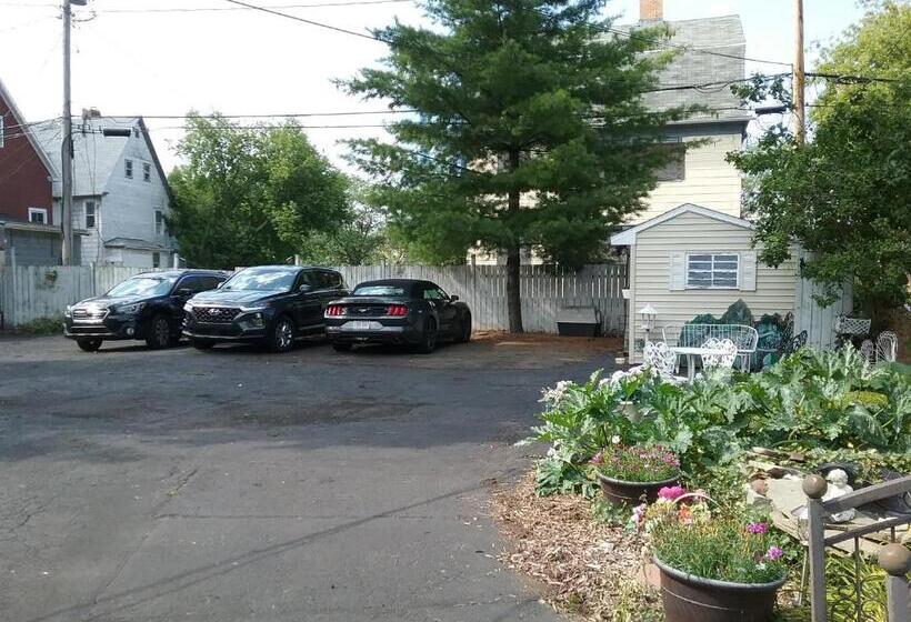 חדר משפחתי, Hanover House Bed And Breakfast
