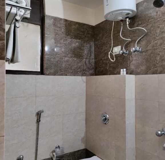 اتاق لوکس, The Avr Hotels & Banquets