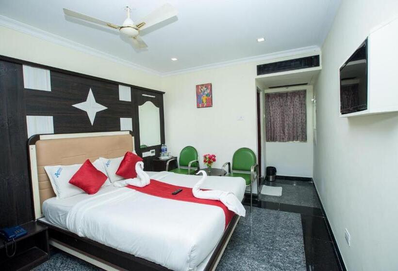 Номер Deluxe, Aakash Residency