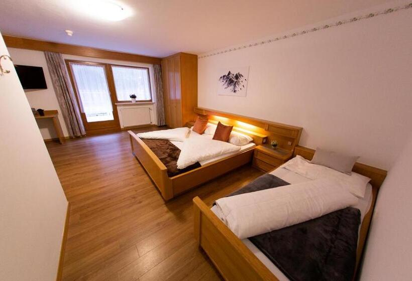 Трехместный Номер Стандарт с Балконом, Almhotel Bergerhof