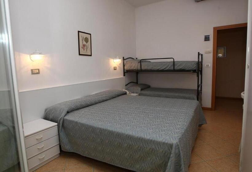4 Bett Standardzimmer, Athena B&b