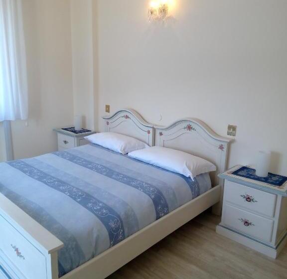 Номер Стандарт Вид на Озеро, Albergo Motta