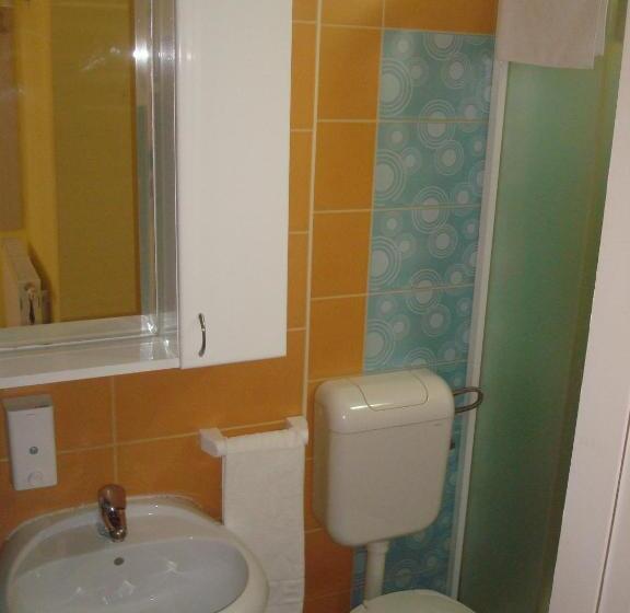 اتاق استاندارد, Linda Bed And Breakfast