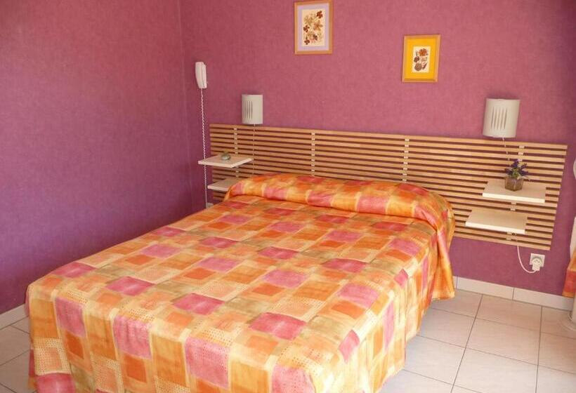 Номер Стандарт с Террасой, Hôtel Les Eucalyptus