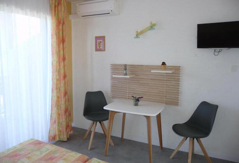 Номер Стандарт с Балконом, Hôtel Les Eucalyptus