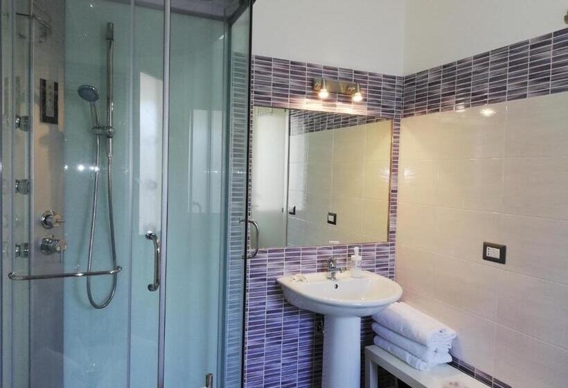 اتاق استاندارد سه نفره, Akron B&b