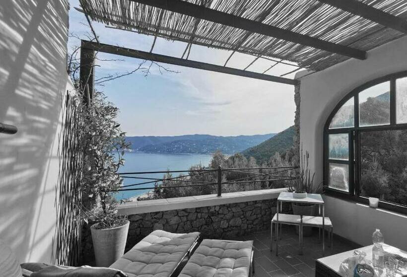 آپارتمان 1 خوابه با چشم‌انداز دریا, Le Terre Del Drago Apartment