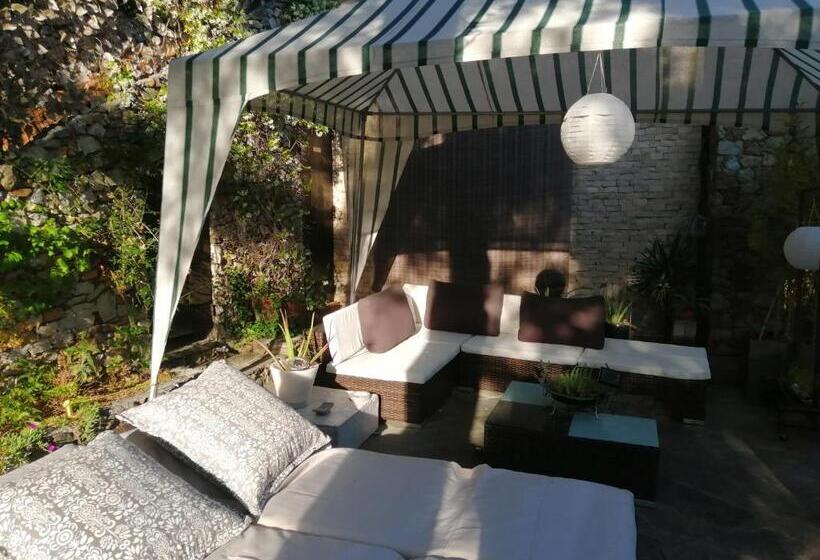 آپارتمان 1 خوابه با چشم‌انداز دریا, Le Terre Del Drago Apartment