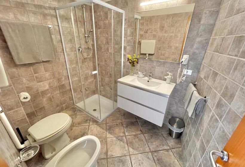 اتاق استاندارد چهار تخته, Albergo Vittoria