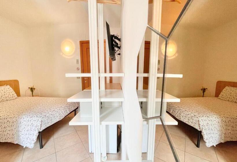 اتاق استاندارد یک نفره, Albergo Vittoria