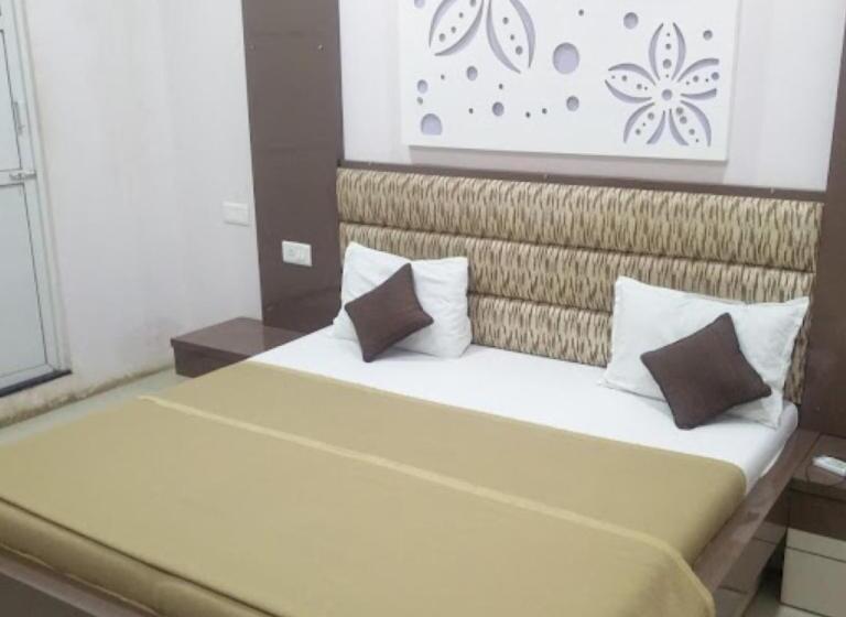 Номер Deluxe, Divya Jyot Residency Bhuj