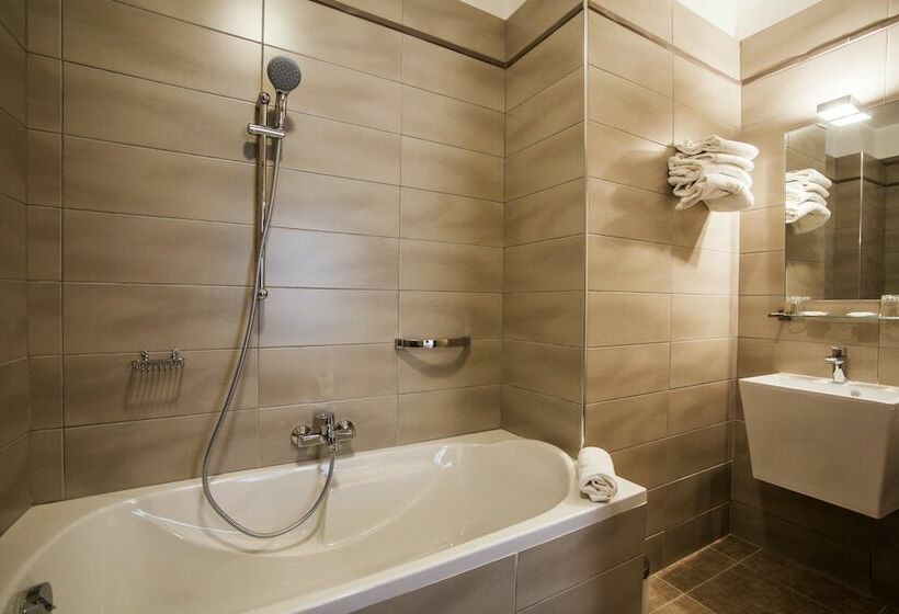 Номер Superior с Балконом, Hôtel Sampiero Corso