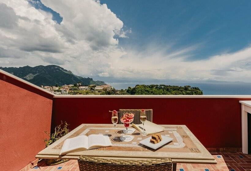 Deluxe Suite Sea View, Palazzo Pascal