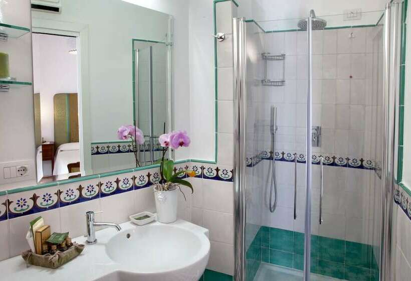 Deluxe Suite Sea View, Palazzo Pascal