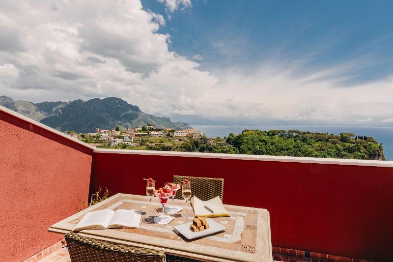Deluxe Suite Sea View, Palazzo Pascal