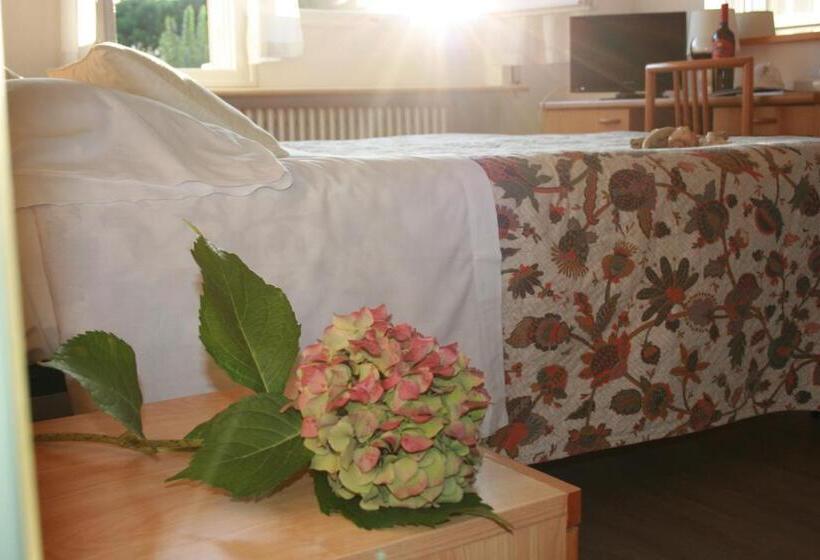 스탠다드 트리플 룸, B&b Ortensia