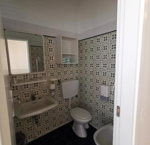 Economy Quadruple Room, Milani