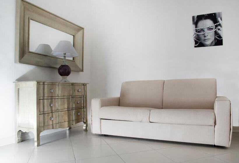 اتاق استاندارد, B&b The Divine