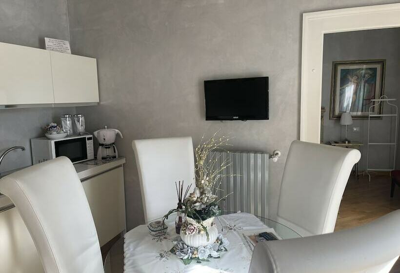 带1个卧室的带阳台的公寓, B&b Jsuite
